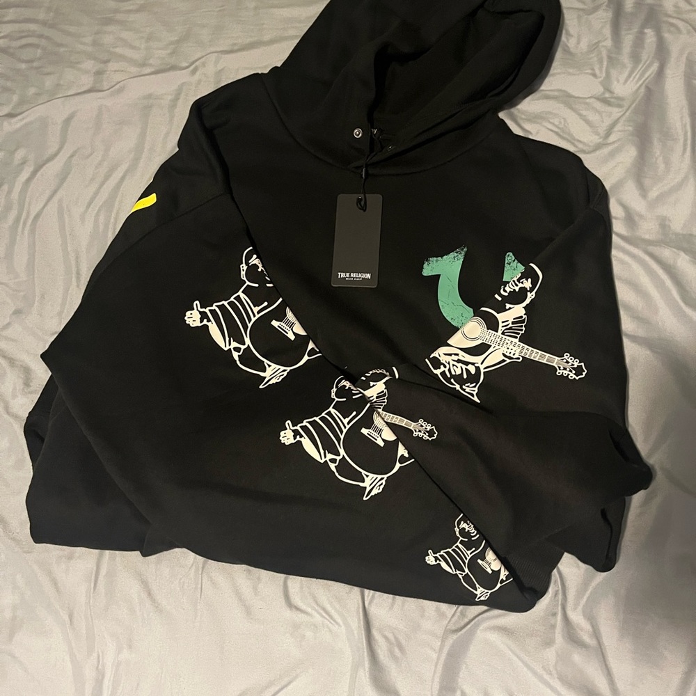 Birthday gift that didn’t fit, large, brand new.